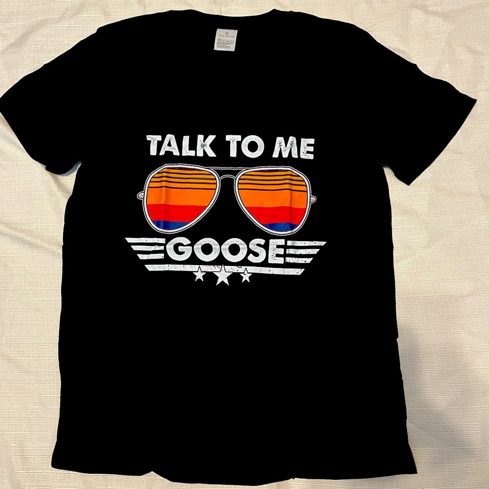 Talk to me goose, size small t-shirt.
